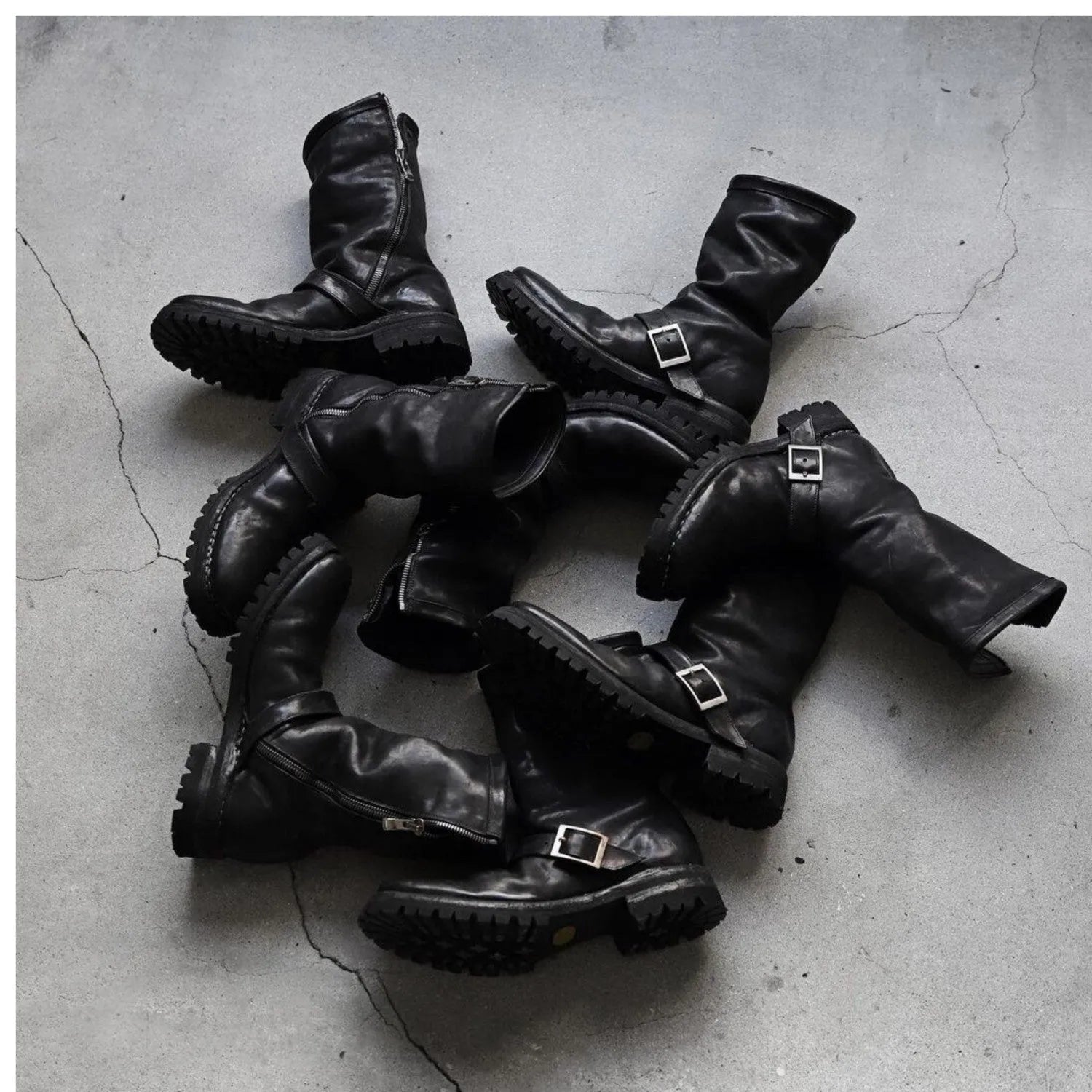 Men's black retro Martin boots with side zipper and round toe on microfibre upper