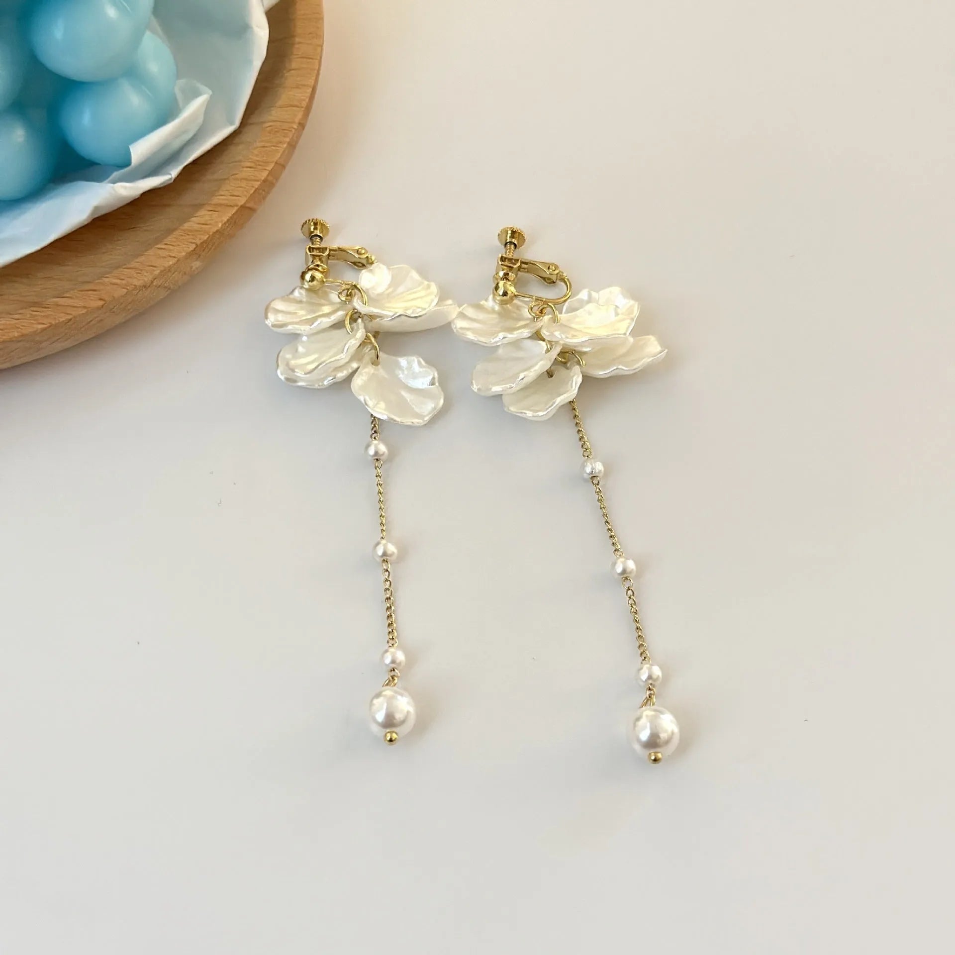 Women's acrylic shell pearl tassel earrings showing 8.8cm length and four fastening style options