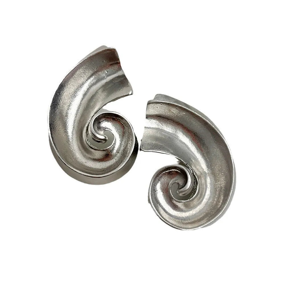 Retro geometric ear studs in gold and silver colours with 5cm size and electroplated finish