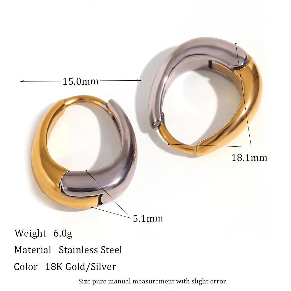 Gold tone geometric jewellery set including earrings, bracelet and necklace with round ring design elements
