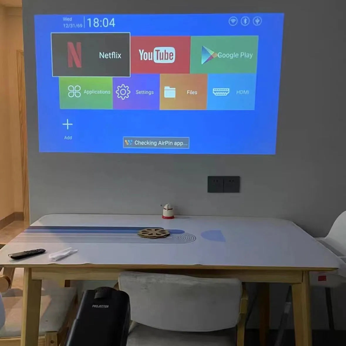 Wireless HD game machine projector for home use with gaming consoles.