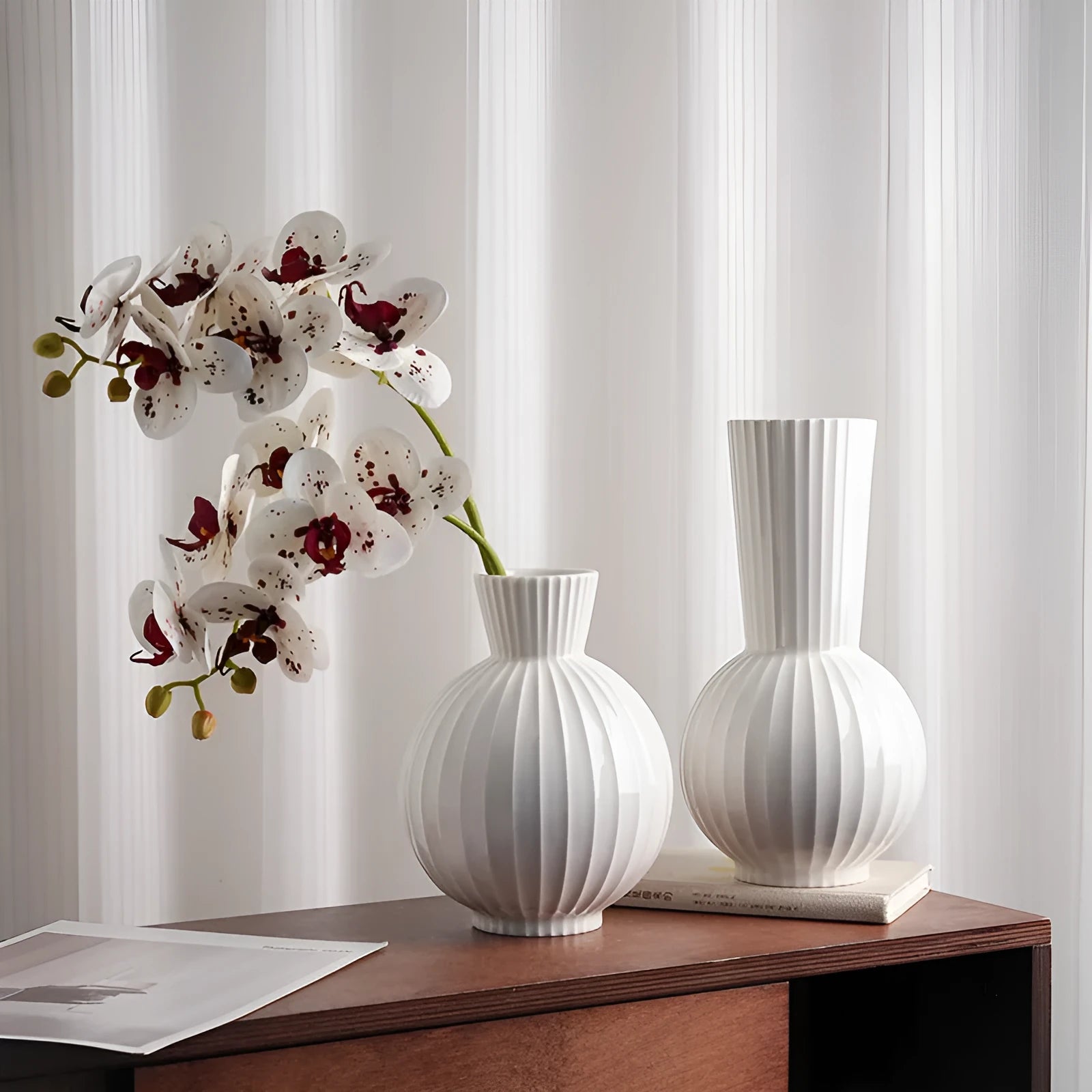White ceramic ball striped vase with American country style decoration for living room table display