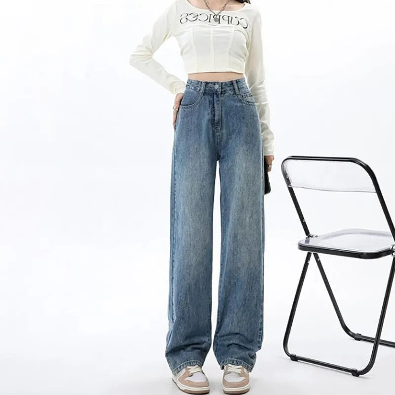 Women's high waist wide leg jeans in retro blue denim with straight cut