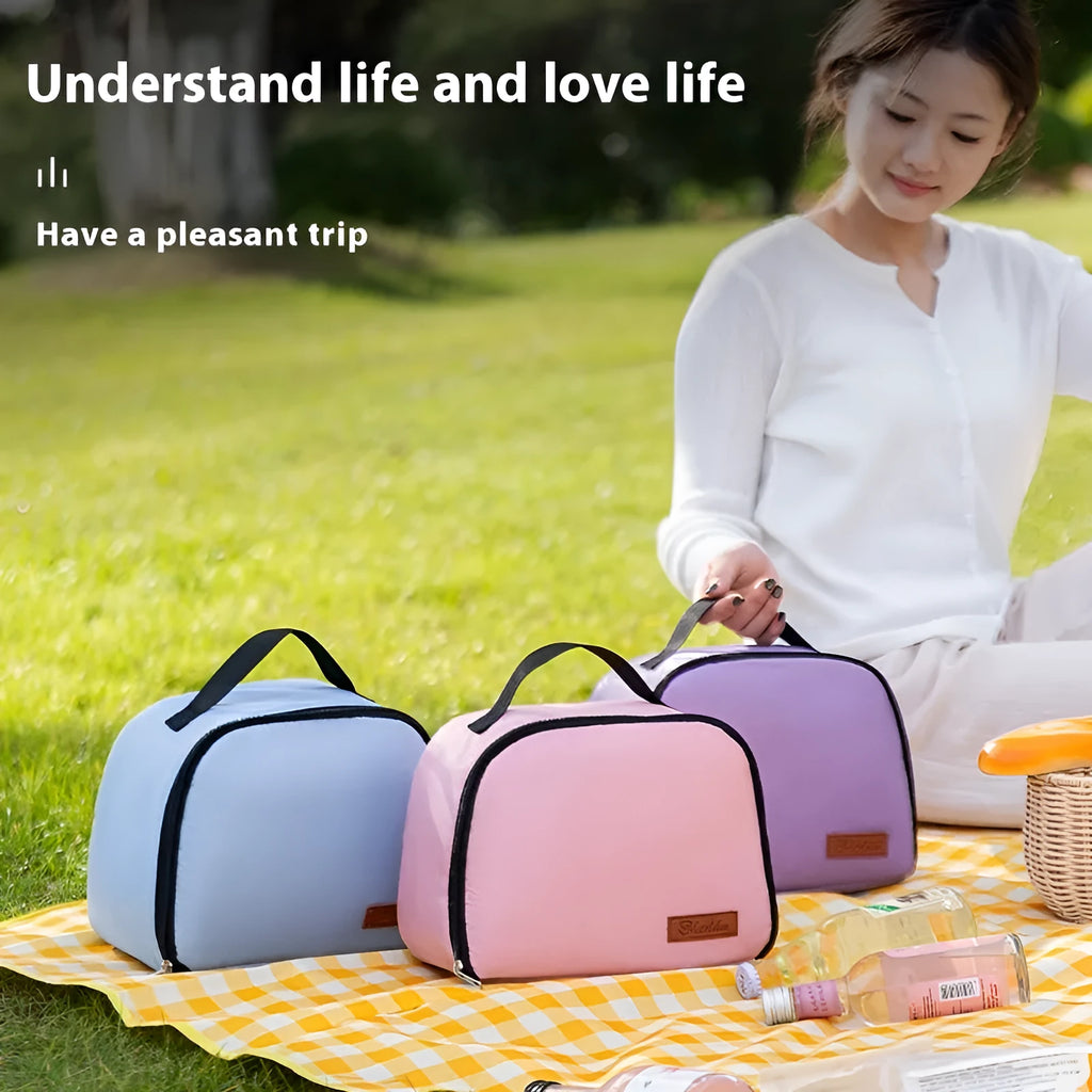 Insulated lunch box bag in textured cloth with large capacity for picnics and meals