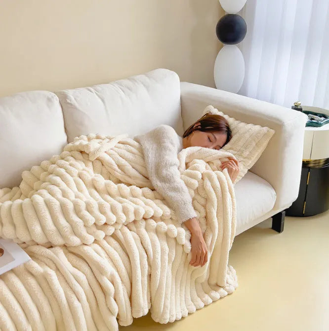 Soft Wind double-sided thickening faux rabbit fur blanket in a solid colour, shown in one of ten available shades.