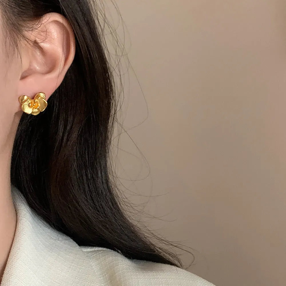 Retro floral copper earrings for women in gold and silver tone options
