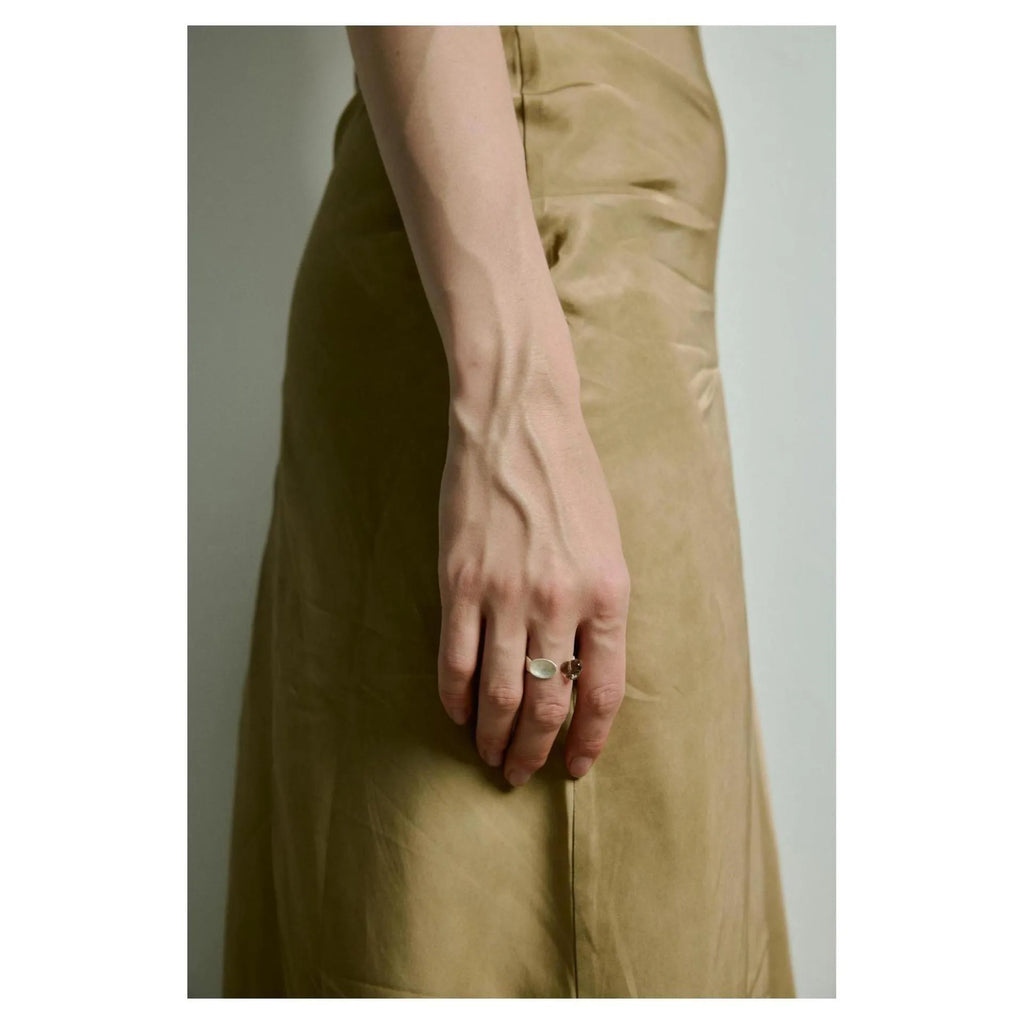 Small round stewed pork bracelet and ring jewellery set with diamond motifs