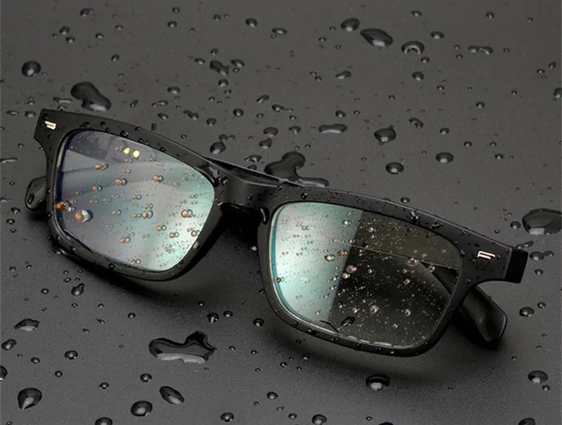 Unisex smart glasses with Bluetooth audio and semi-open ear speakers on a PC+ABS frame.