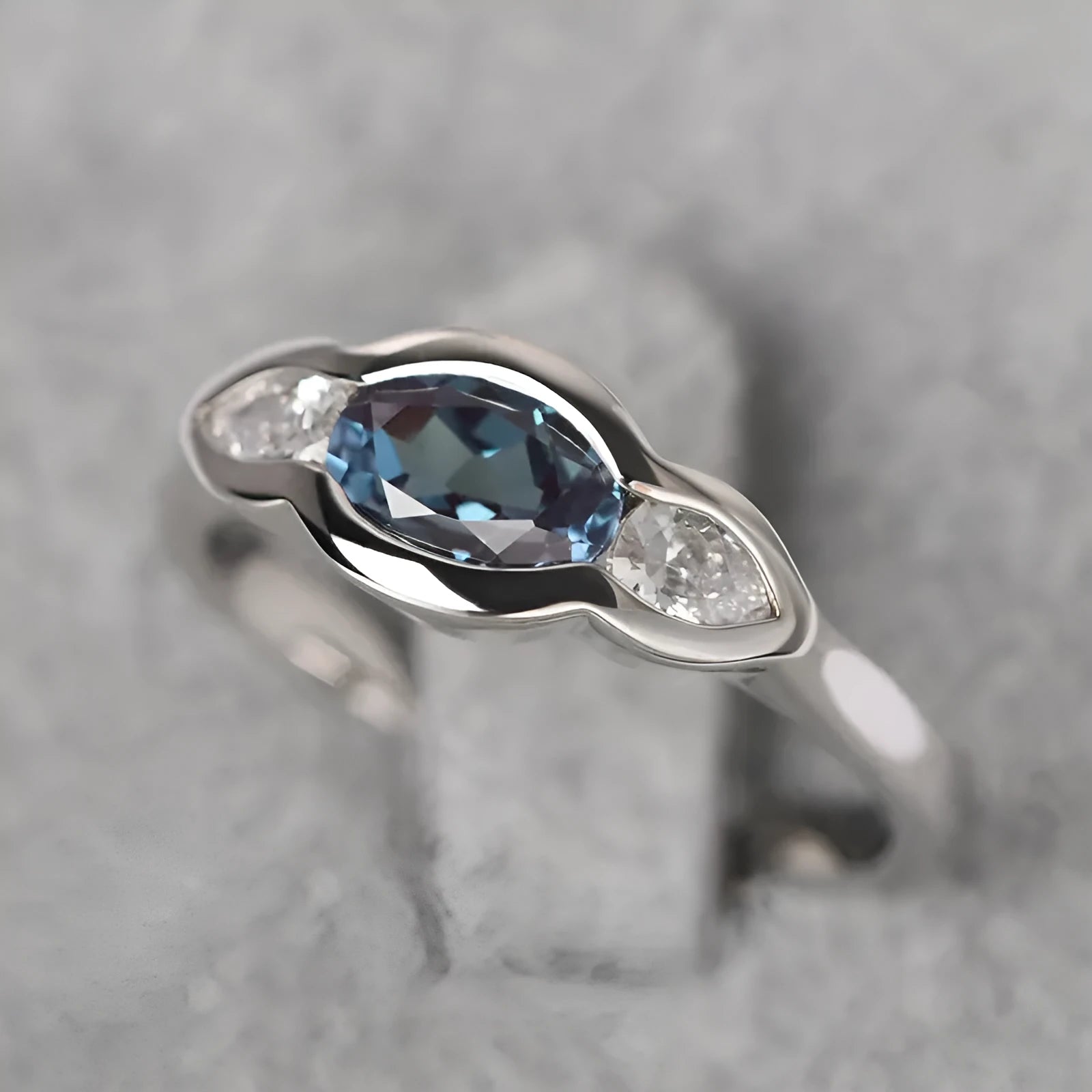 Women's geometric ellipse ring with zircon inlaid detailing in white gold colour