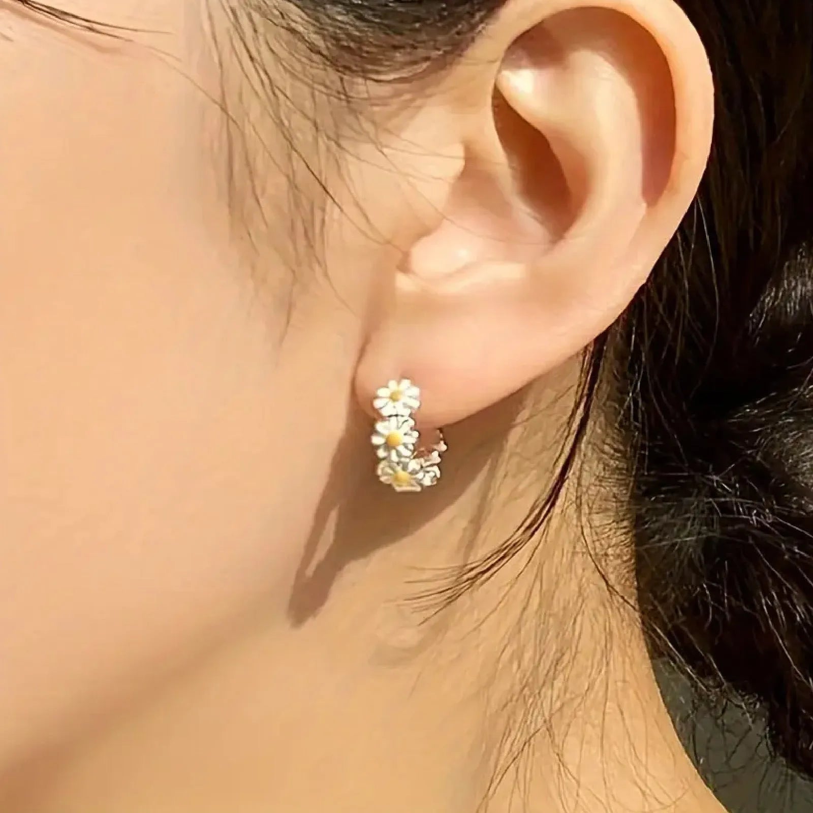 White daisy flower ring earrings with platinum gem inlay on copper with electroplated finish