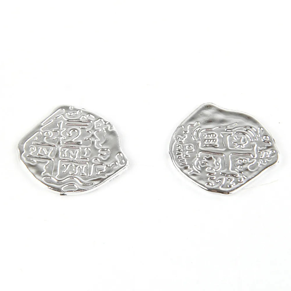 Pile of 100 bronze plastic Roman replica coins with electroplated finish for pirate props