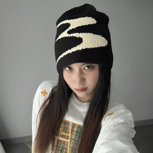 Thermal knitting beanie hat in acrylic fabric showing M size 56-58cm measurement