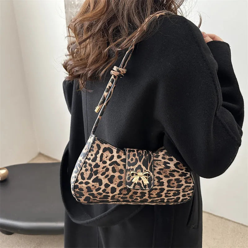 Casual PU leather handbag with sandwich pocket in black colour showing dimensions and design
