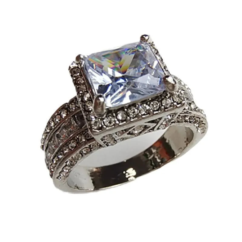 Women's geometric alloy ring with electroplated gold or white finish and round decorative elements