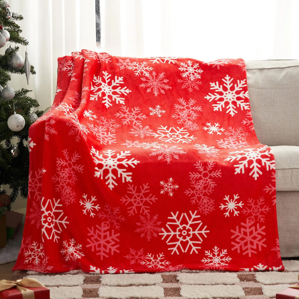 Soft flannel plush Christmas blanket in polyester fibre, showing American style and available in multiple sizes.