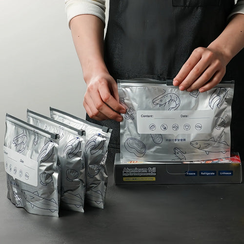 Set of aluminium foil resealable fresh-keeping bags in small, medium, and large sizes.