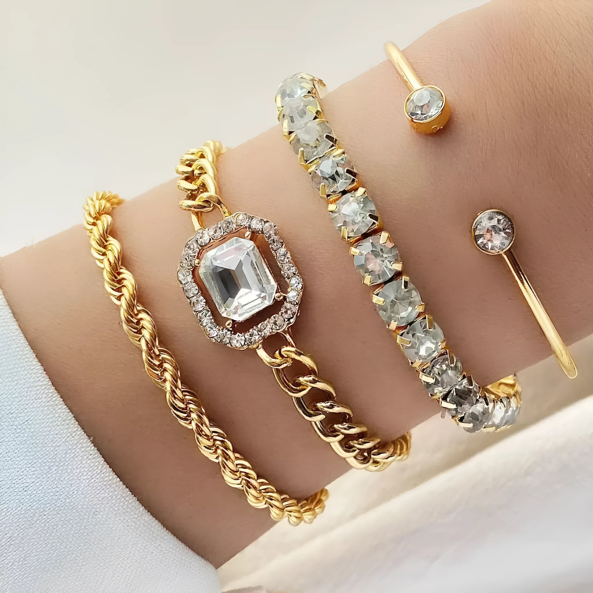 Retro geometric alloy bracelet four-piece set with square diamond pendant and metal chain
