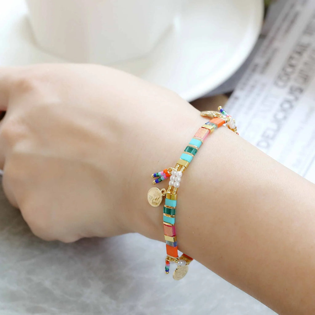 Women's handmade imitation pearl bracelet in pearl lifting colours with original European American design