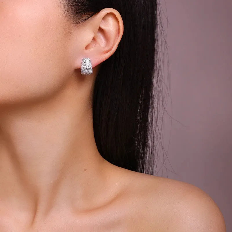 Geometric S925 sterling silver ear studs with moissanite stones for women