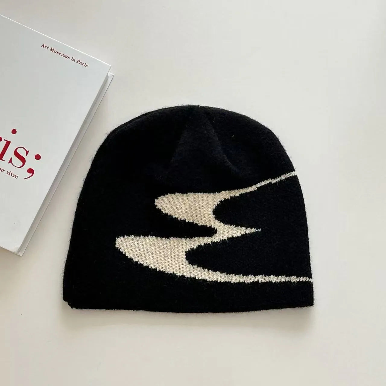 Thermal knitting beanie hat in acrylic fabric showing M size 56-58cm measurement