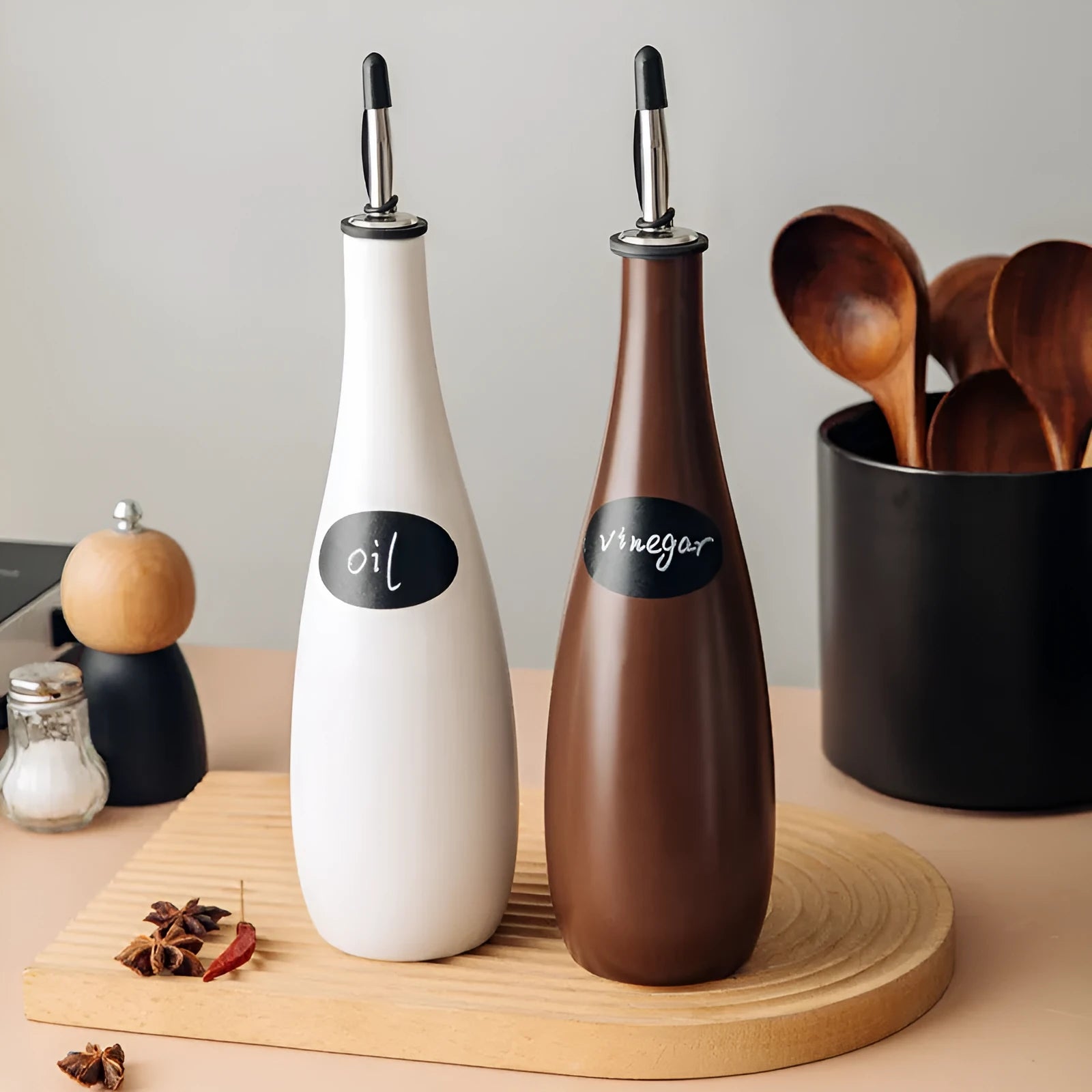 Ceramic oil pot with funnel available in black coffee and white colours with 650ml capacity