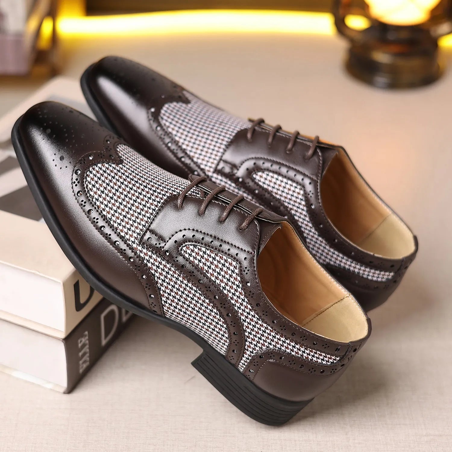 Imitation houndstooth plaid men's casual leather shoes with square toe and lace-up design