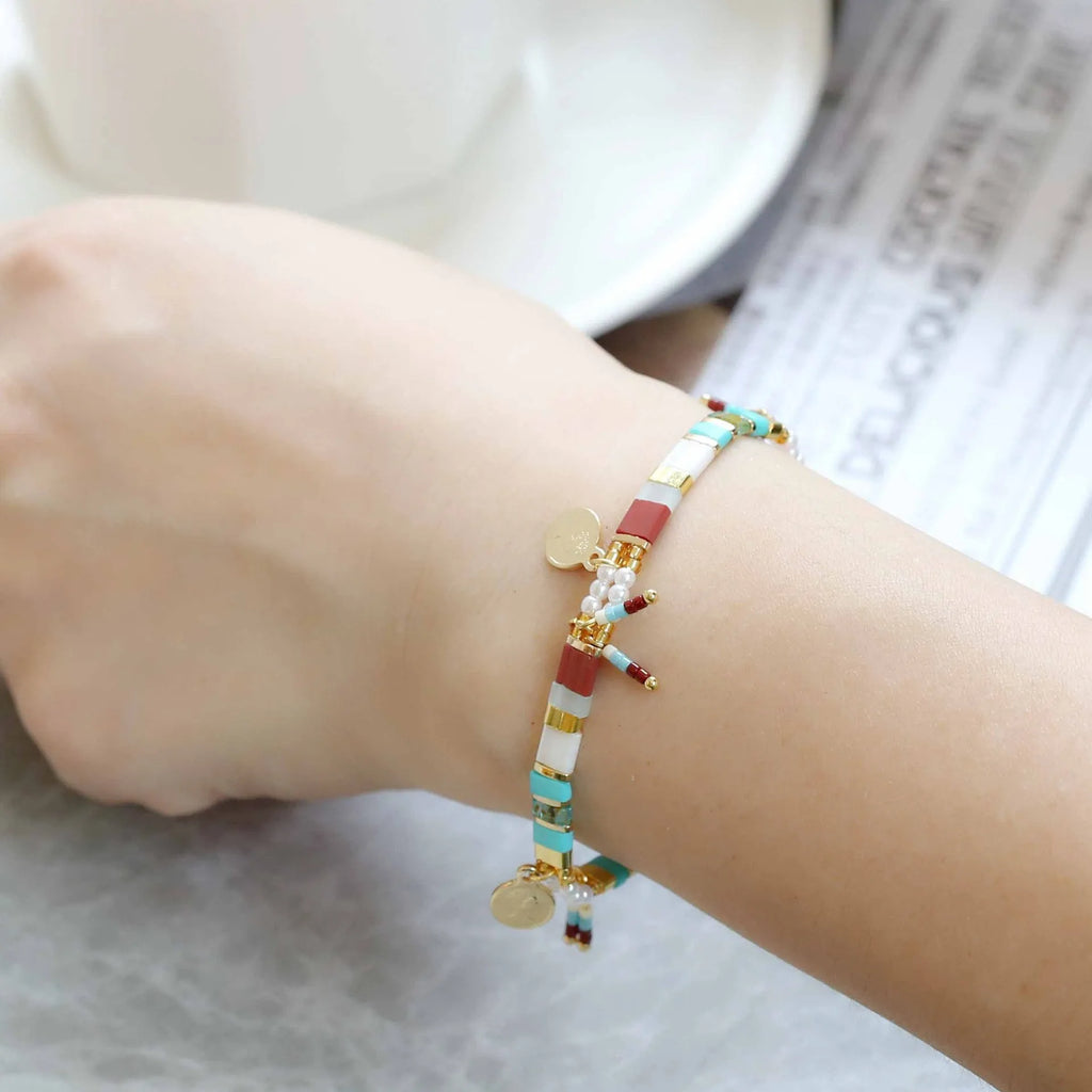 Women's handmade imitation pearl bracelet in pearl lifting colours with original European American design