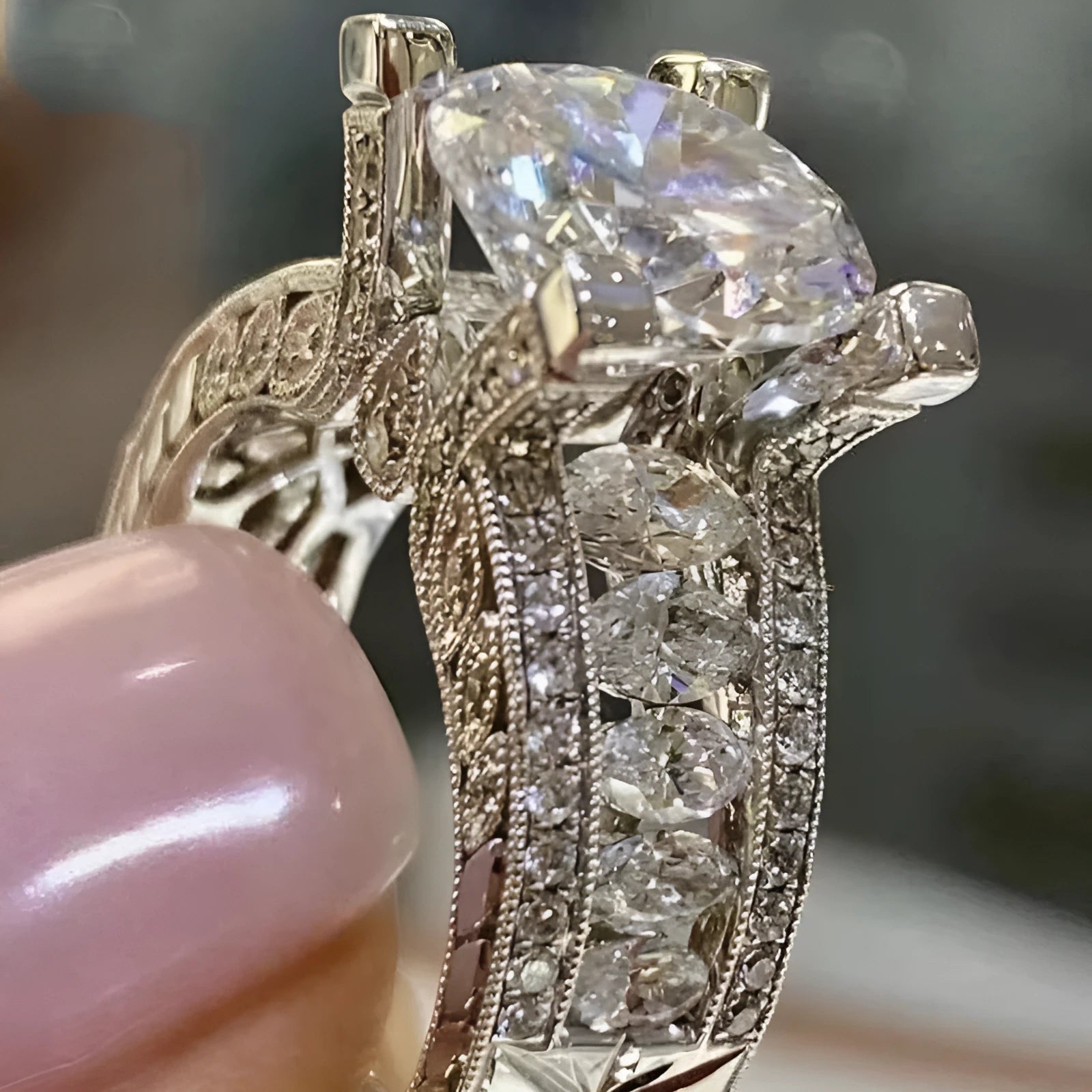 Women's geometric alloy ring with electroplated gold or white finish and round decorative elements