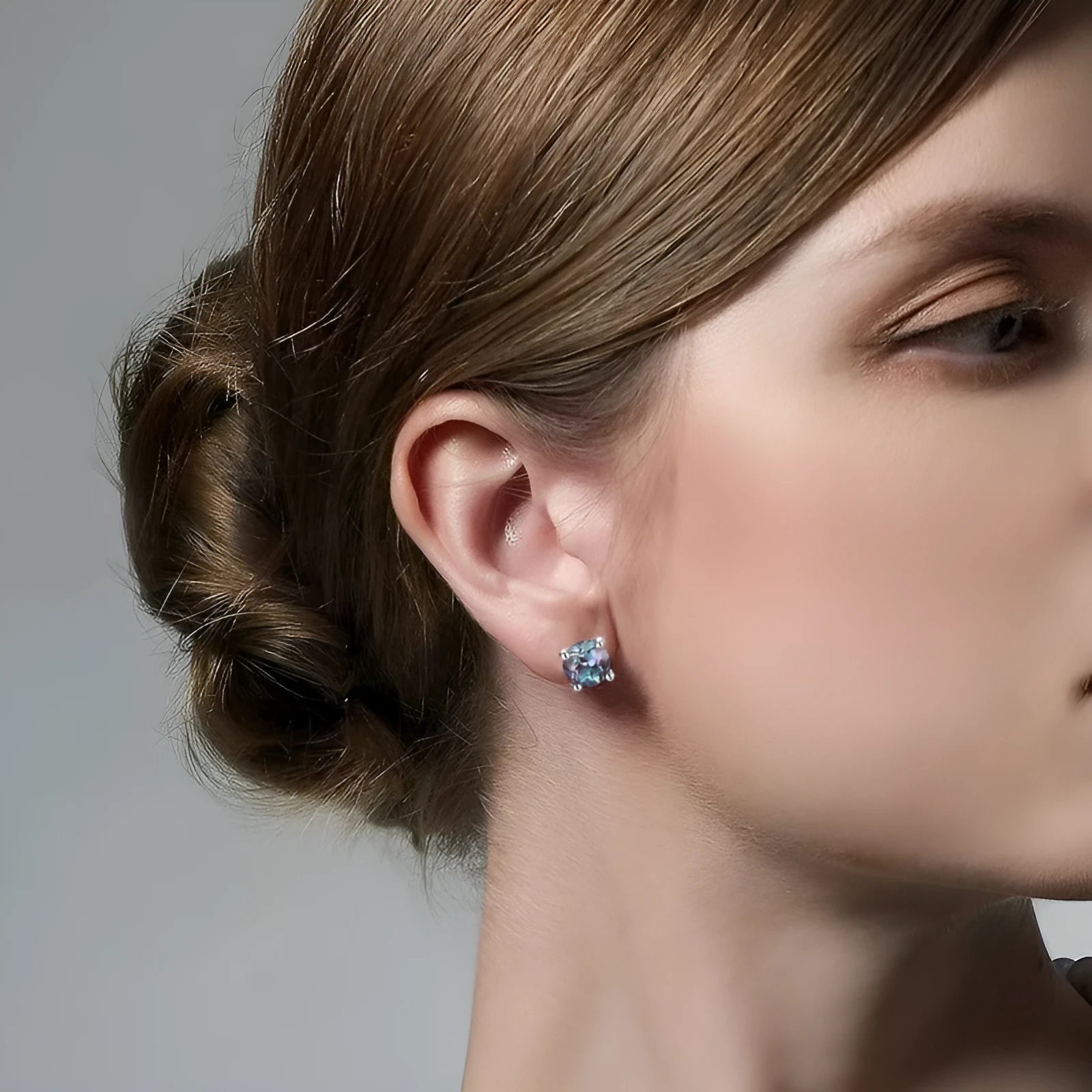925 silver ear studs with cultivated Alexandrite stone in geometric round setting