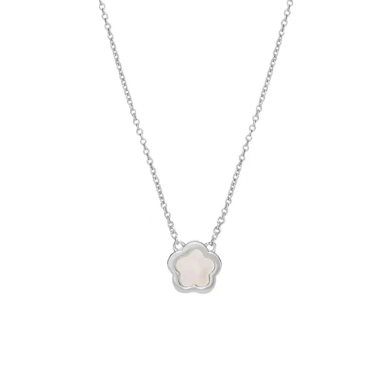 White mother of pearl flower pendant necklace on a gold-coloured chain for women.