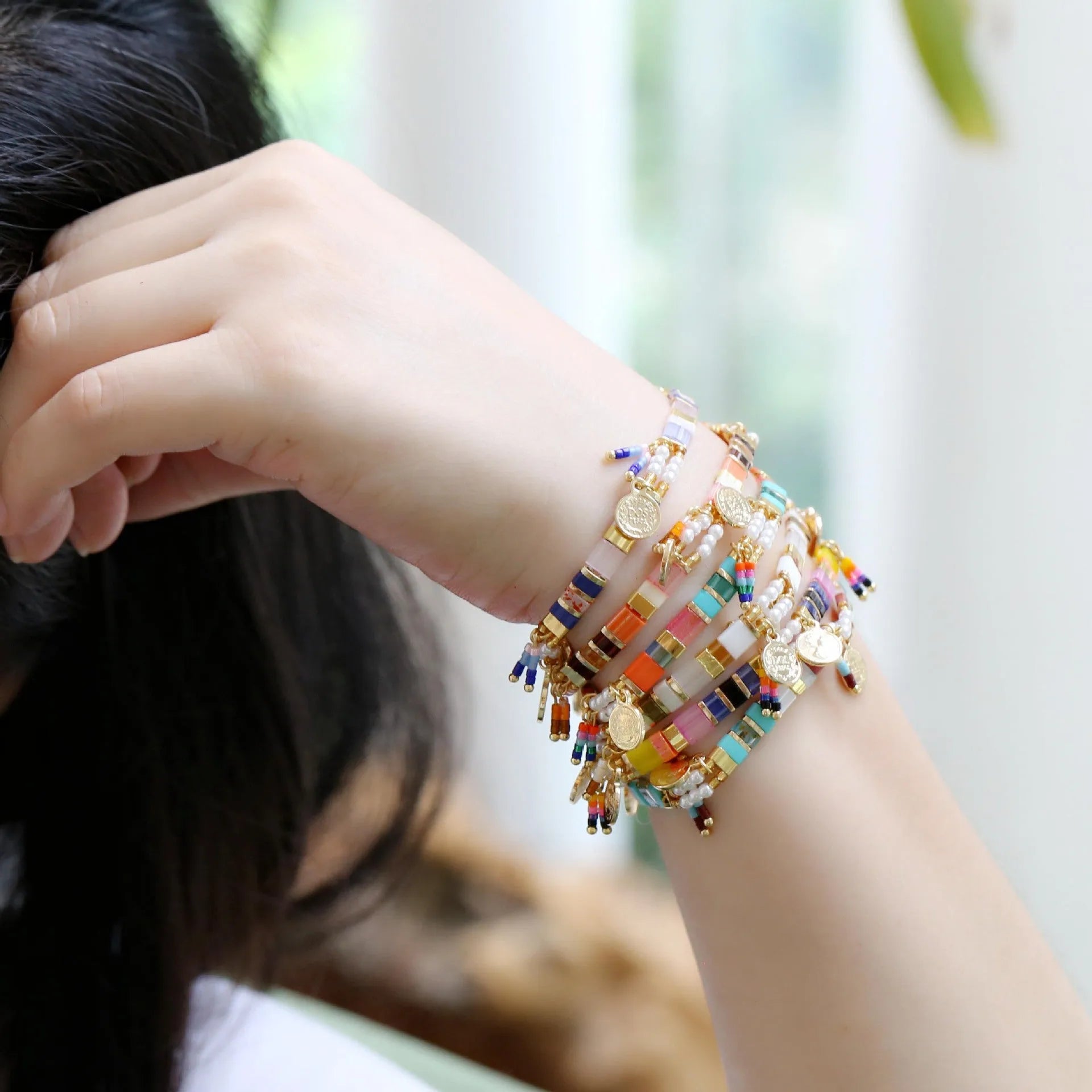 Women's handmade imitation pearl bracelet in pearl lifting colours with original European American design