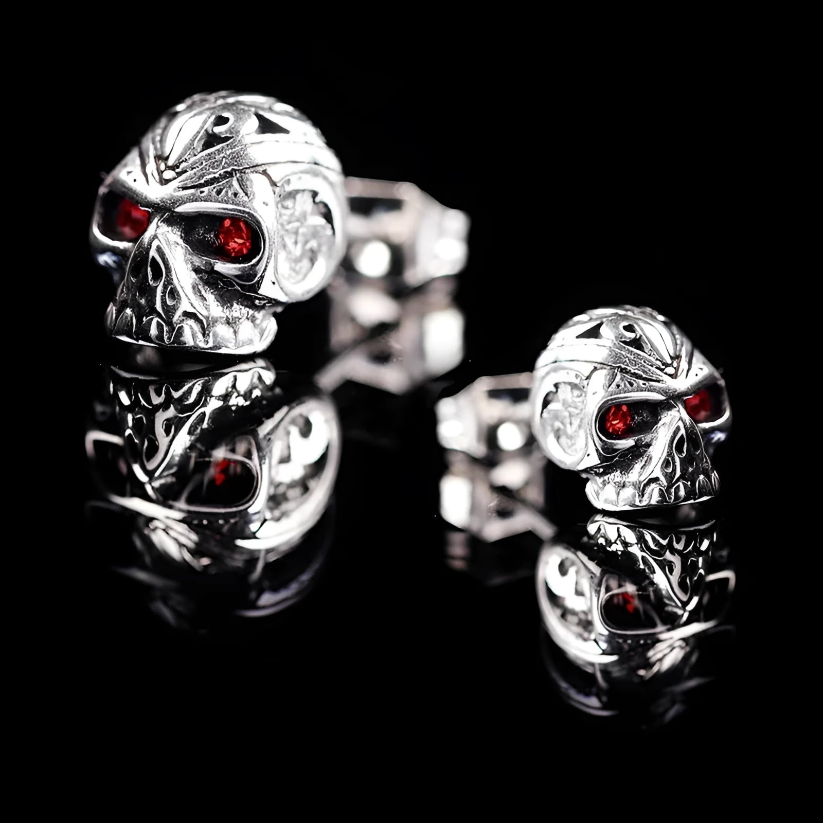 Retro red eye ghost head skull stud earrings with alloy construction and artificial gemstone inlay
