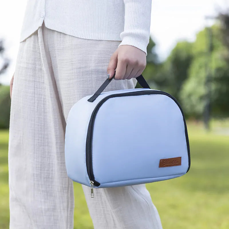 Insulated lunch box bag in textured cloth with large capacity for picnics and meals