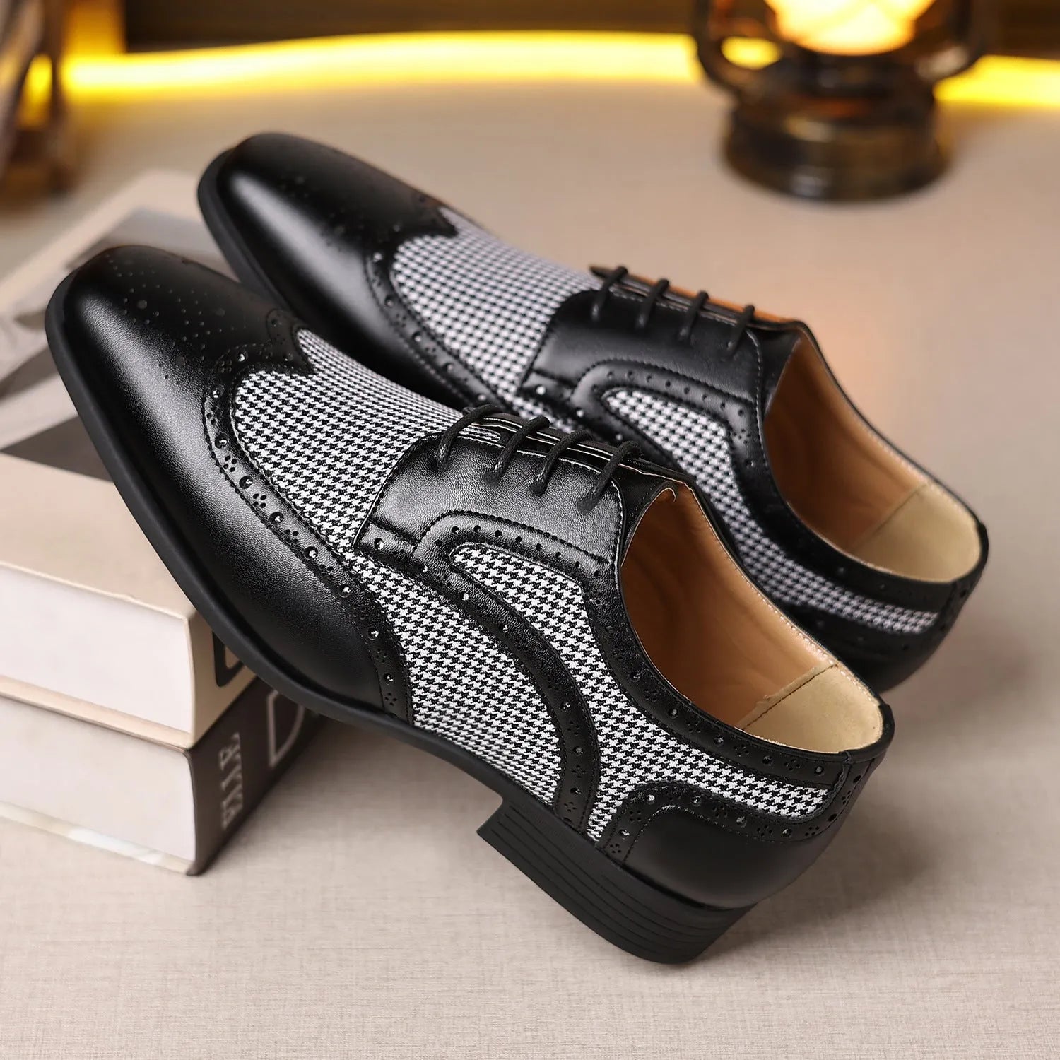 Imitation houndstooth plaid men's casual leather shoes with square toe and lace-up design
