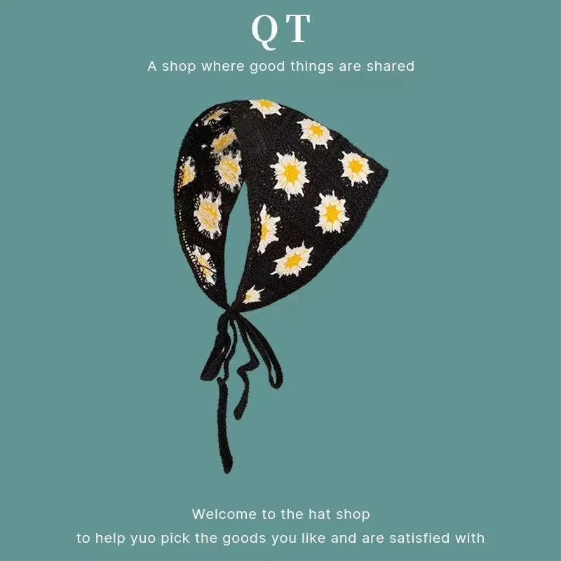 Women's cotton triangle headscarf with floral pattern in French retro style