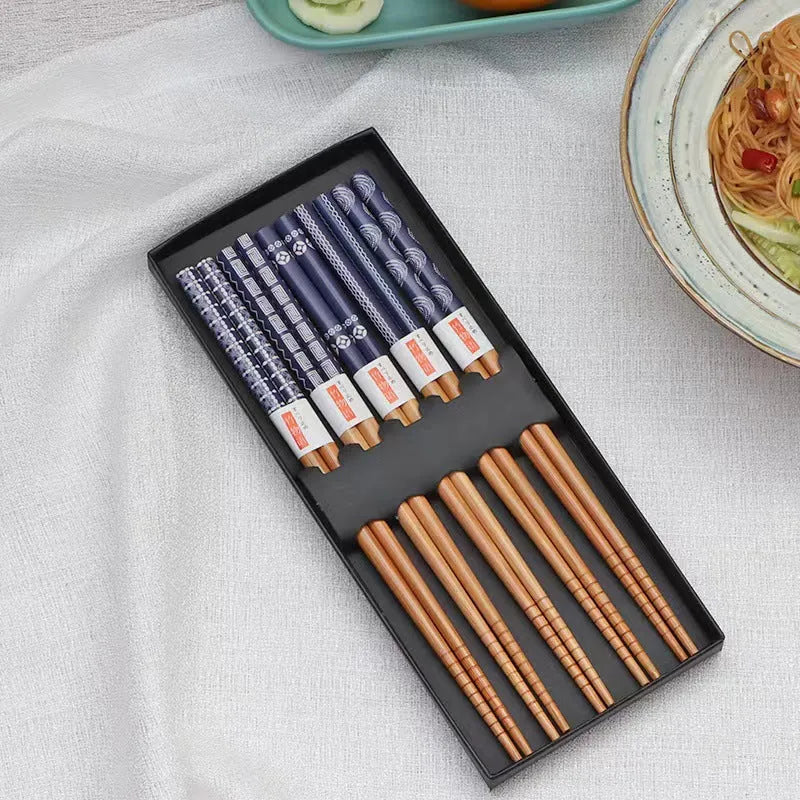 Japanese style bamboo chopsticks with five-colour lucky cat or elegant blue patterns in 5-pair packaging