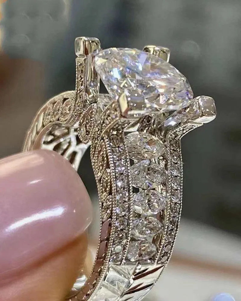 Women's geometric alloy ring with electroplated gold or white finish and round decorative elements