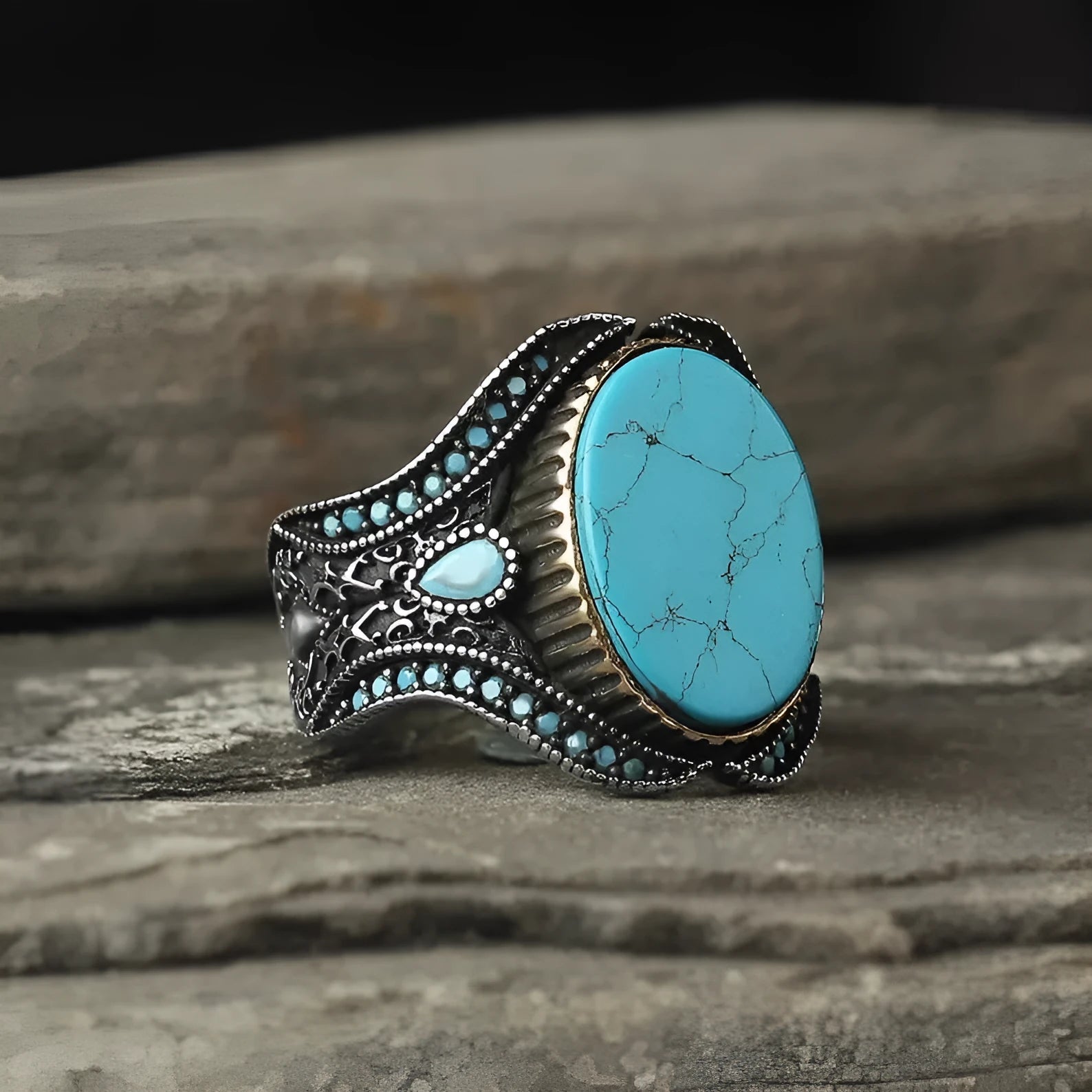 Men's antique silver alloy ring with turquoise centre in simple round design