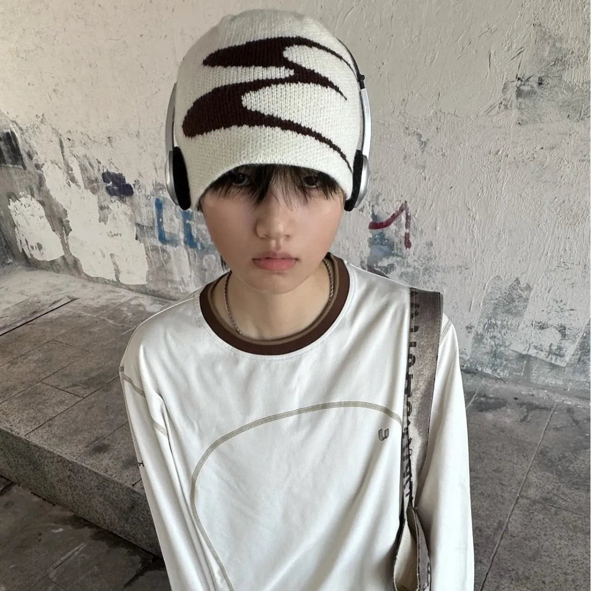Thermal knitting beanie hat in acrylic fabric showing M size 56-58cm measurement