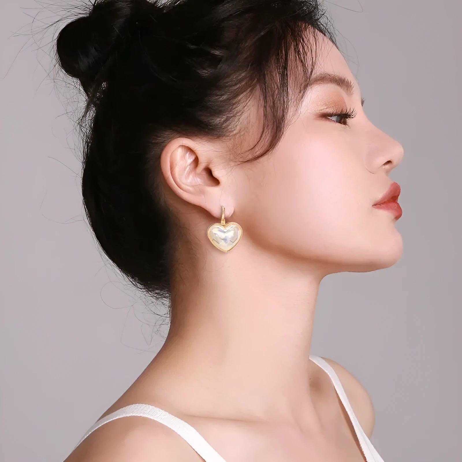 Gold summer fashion ear clip pair for women with alloy metal construction and natural style