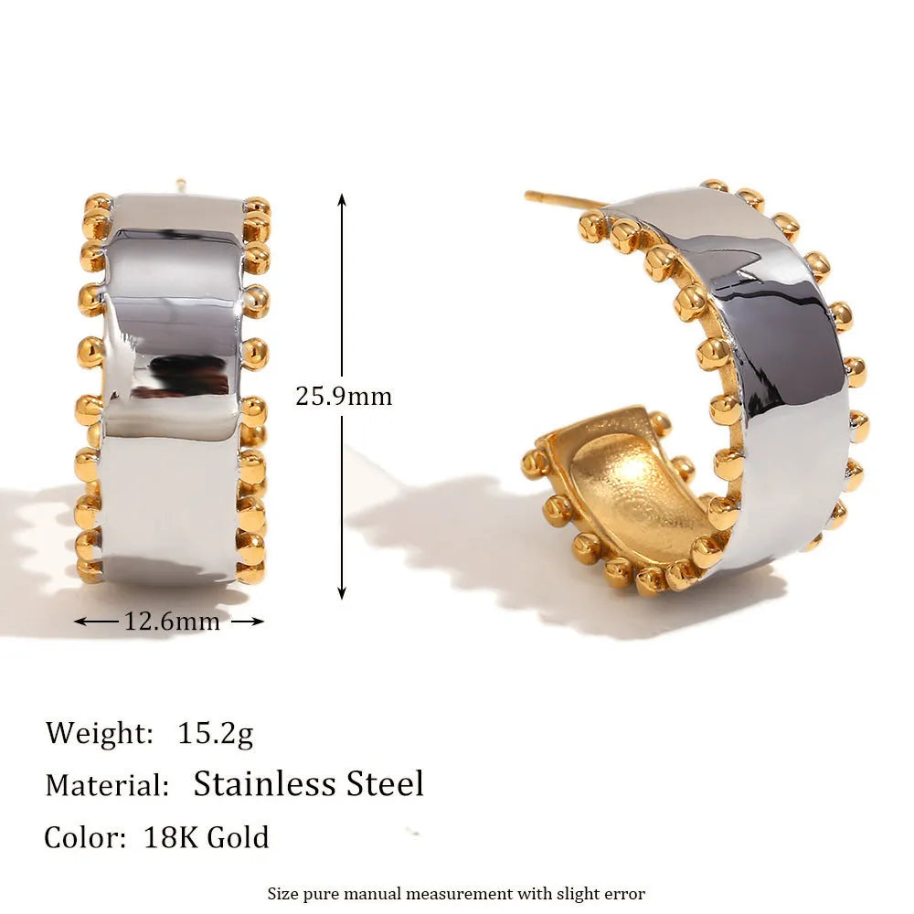 Gold tone geometric jewellery set including earrings, bracelet and necklace with round ring design elements
