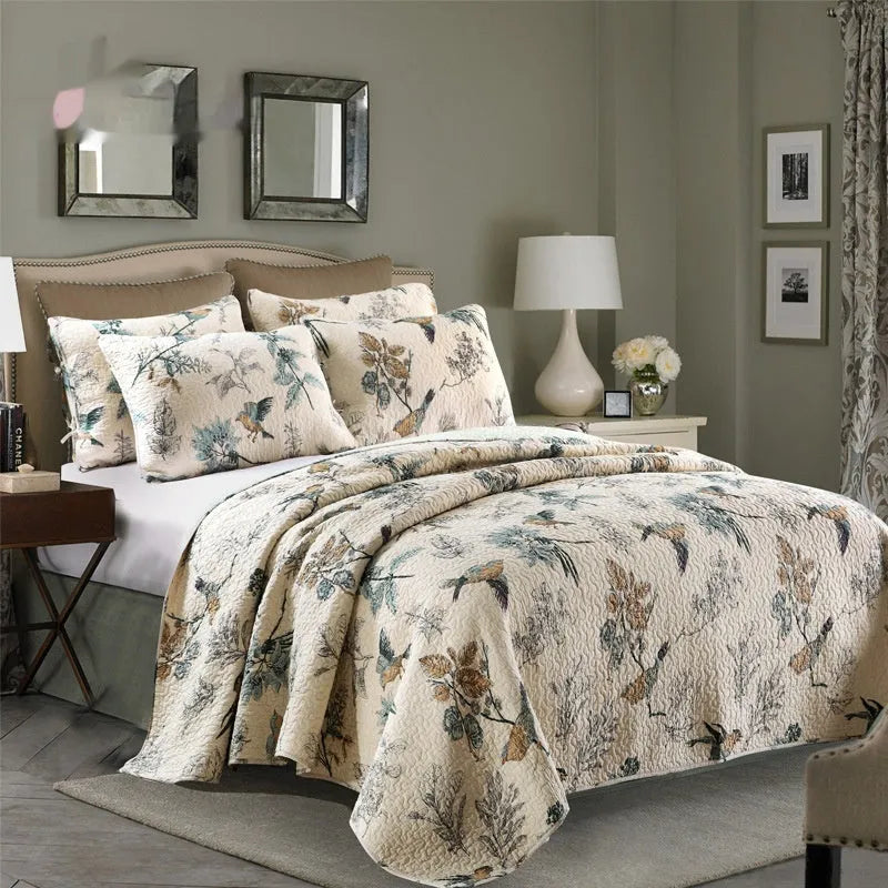 Quilted cotton bed cover set with pillowcases in American style pattern