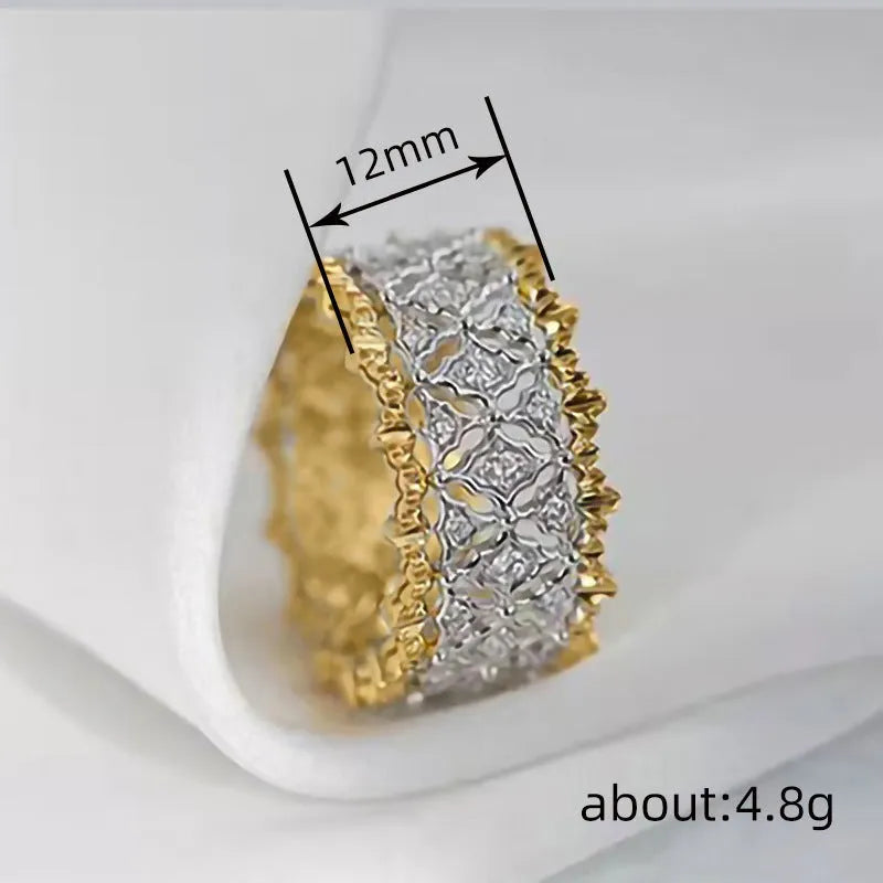 Geometric round two-tone zircon ring in gold colour on a copper base.