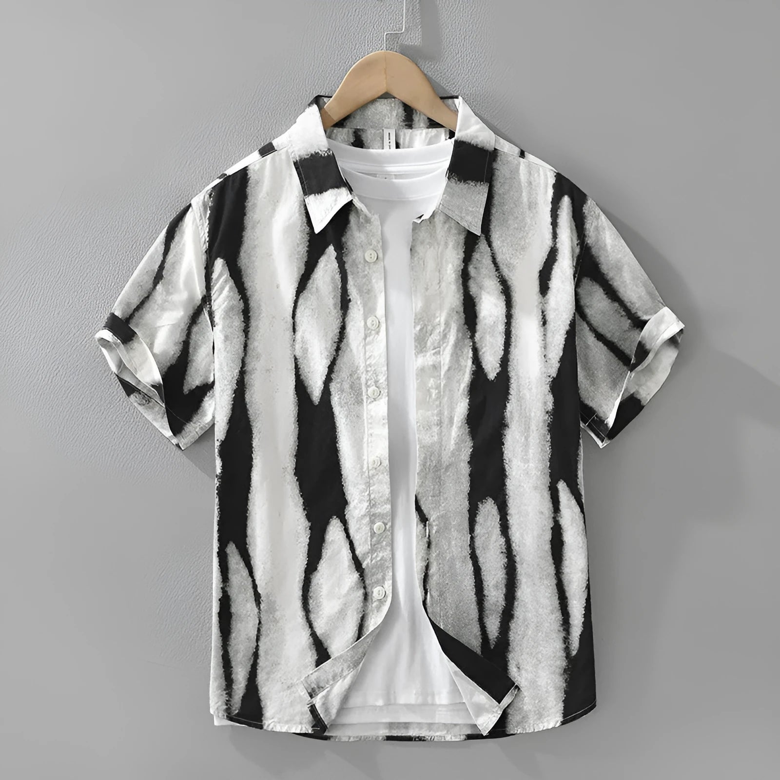 Retro striped short sleeve shirt in pure cotton, shown in black and brown, with a loose cardigan fit.