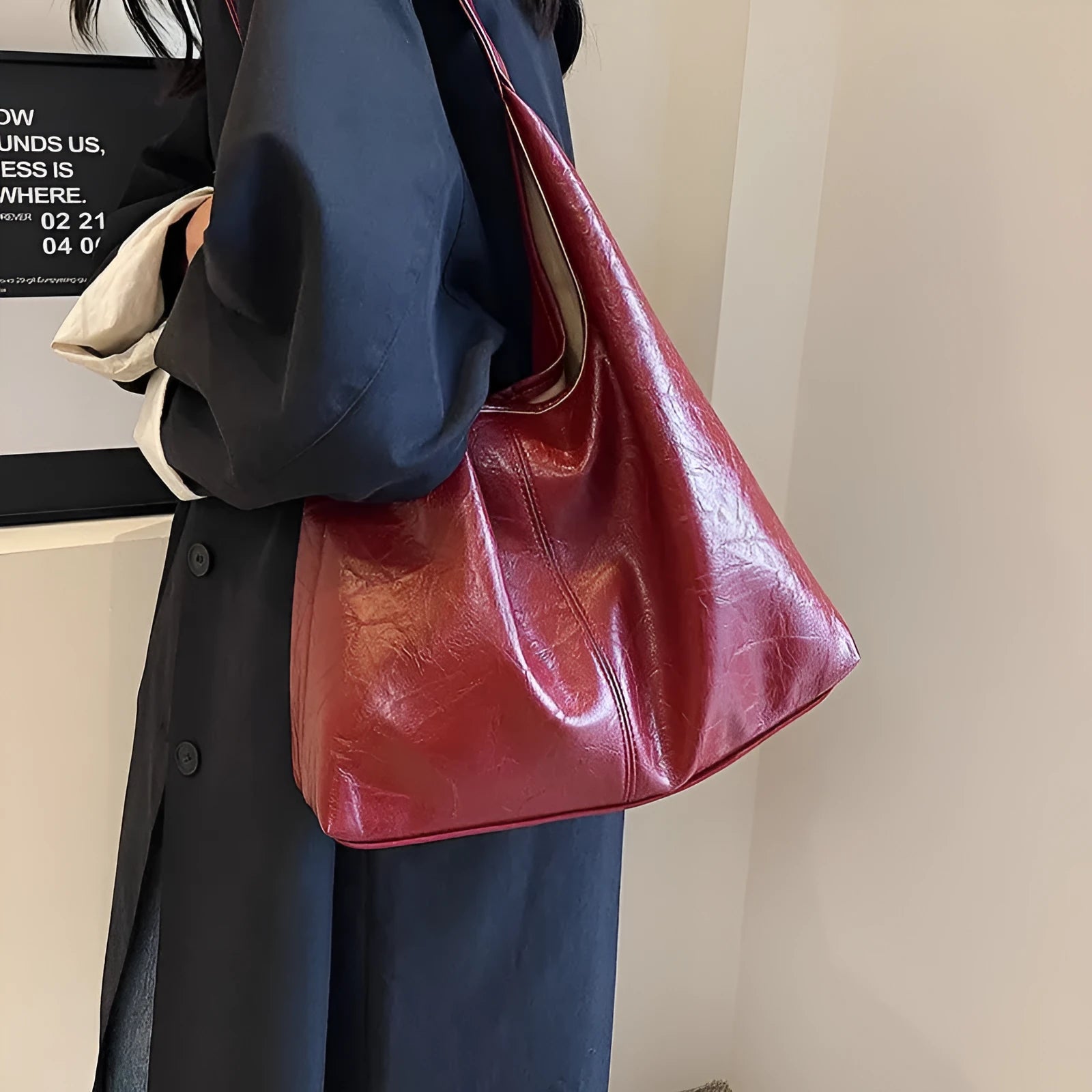 Soft PU leather casual shoulder bag with sandwich pocket in choice of five colours