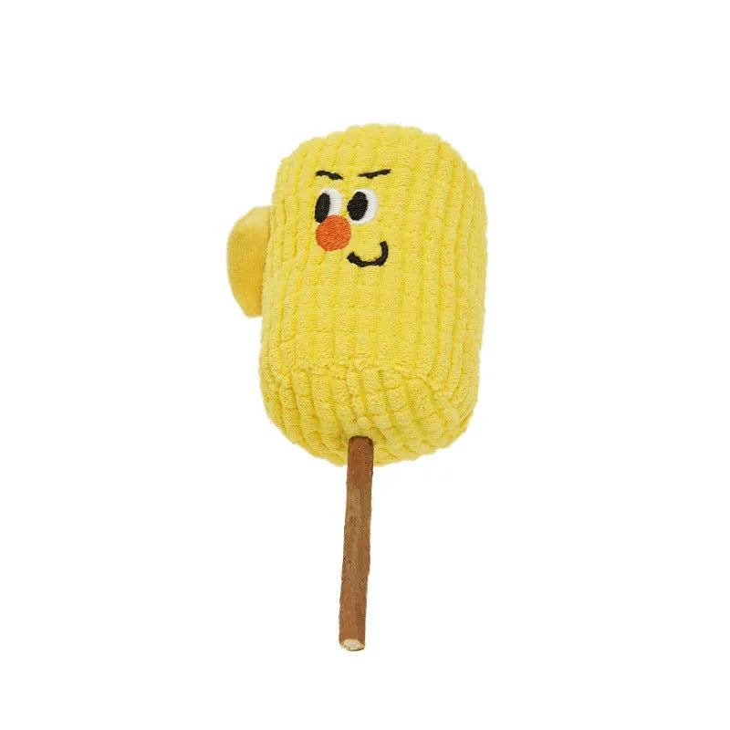 Corn cob shaped cat toy with natural maize husk texture for dental cleaning and molar exercise
