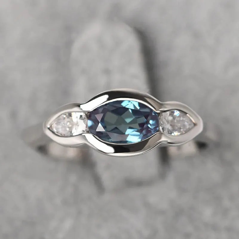 Women's geometric ellipse ring with zircon inlaid detailing in white gold colour