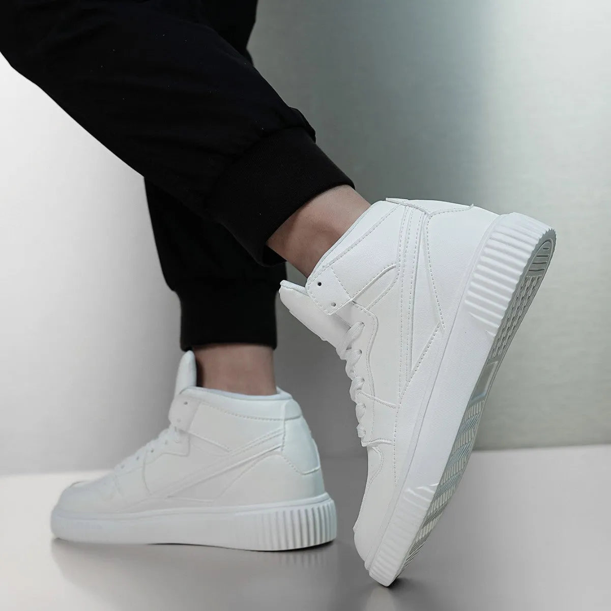 Men's white microfiber casual shoes with round-toe design for autumn and winter leisure wear