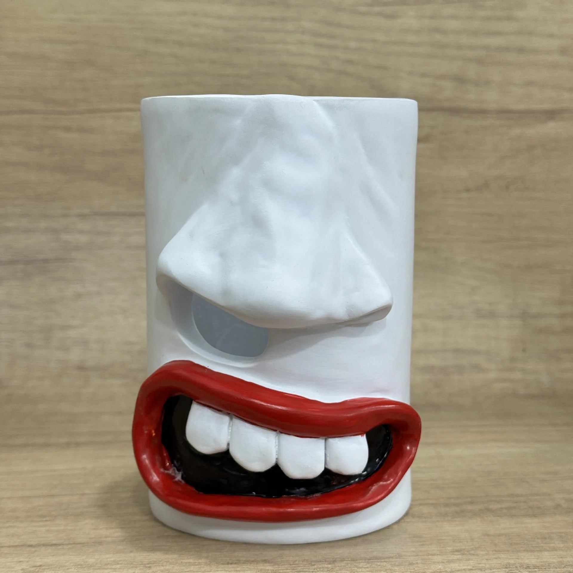 American style funny tissue paper holder resin desktop ornament measuring 8.5 by 14.6 centimetres.