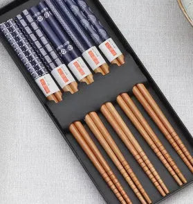 Japanese style bamboo chopsticks with five-colour lucky cat or elegant blue patterns in 5-pair packaging